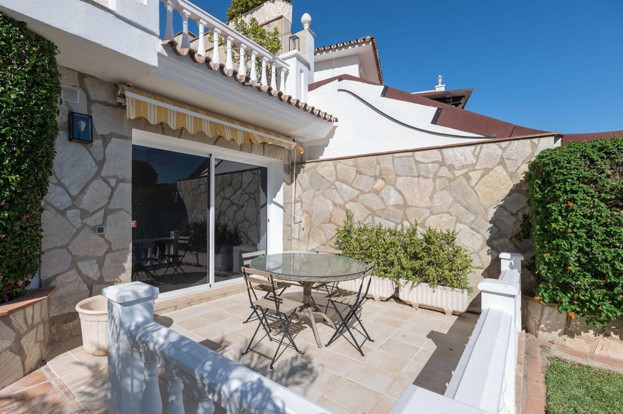With Sea Views & Heated Pool Holiday home *