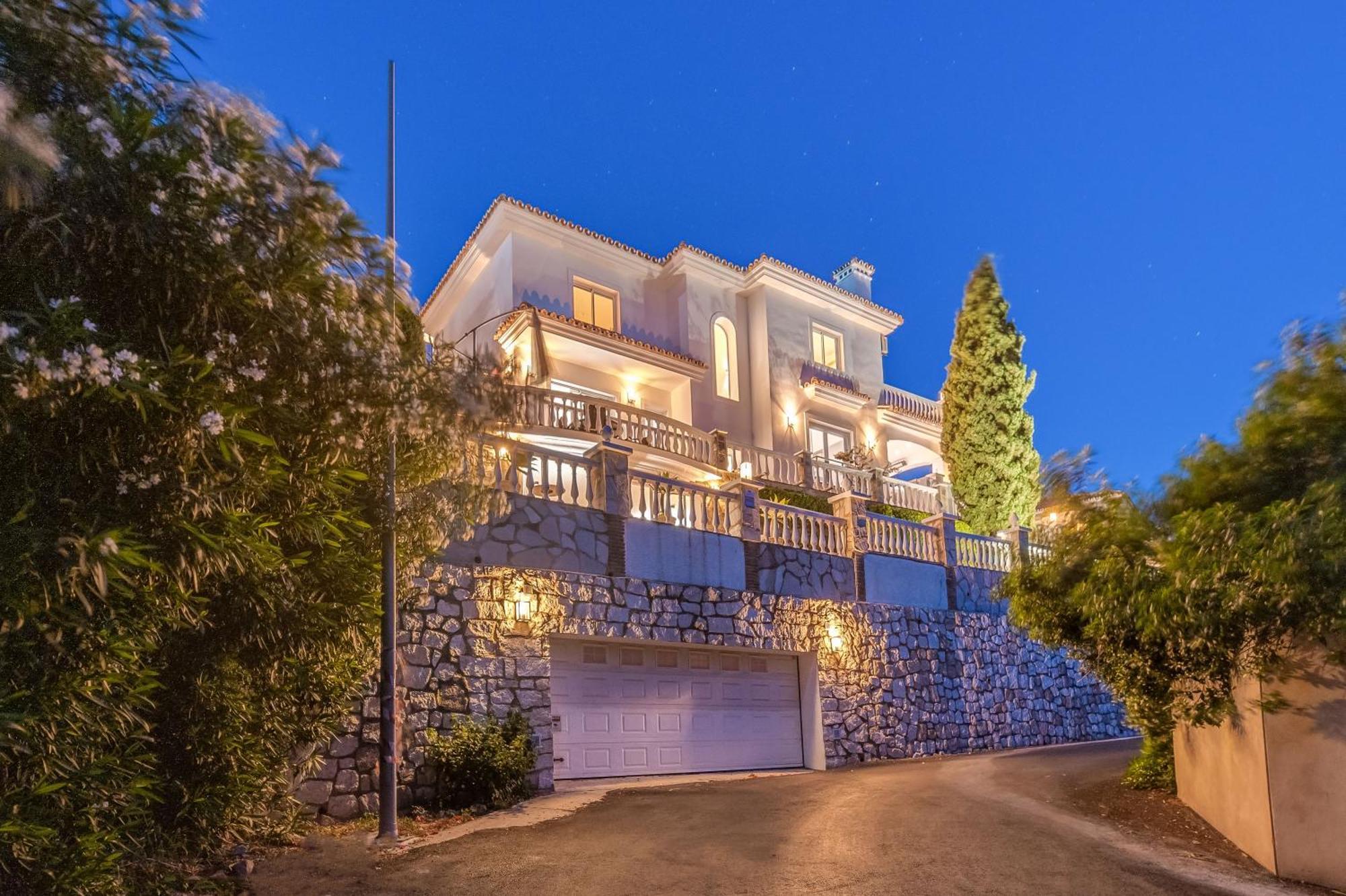 With Sea Views & Heated Pool *