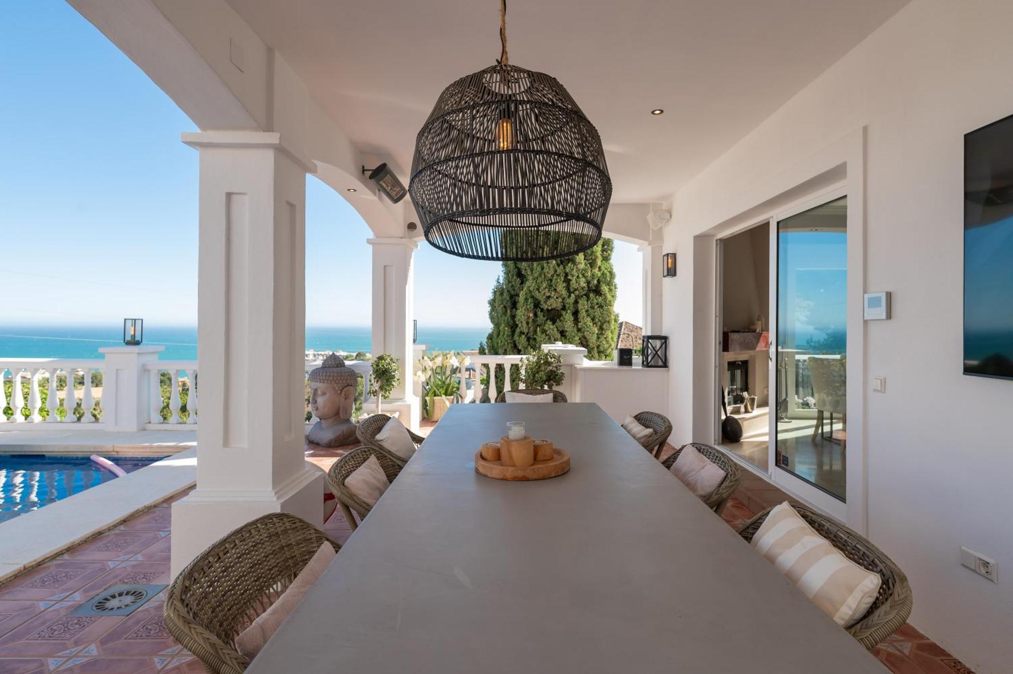 Holiday home With Sea Views & Heated Pool *