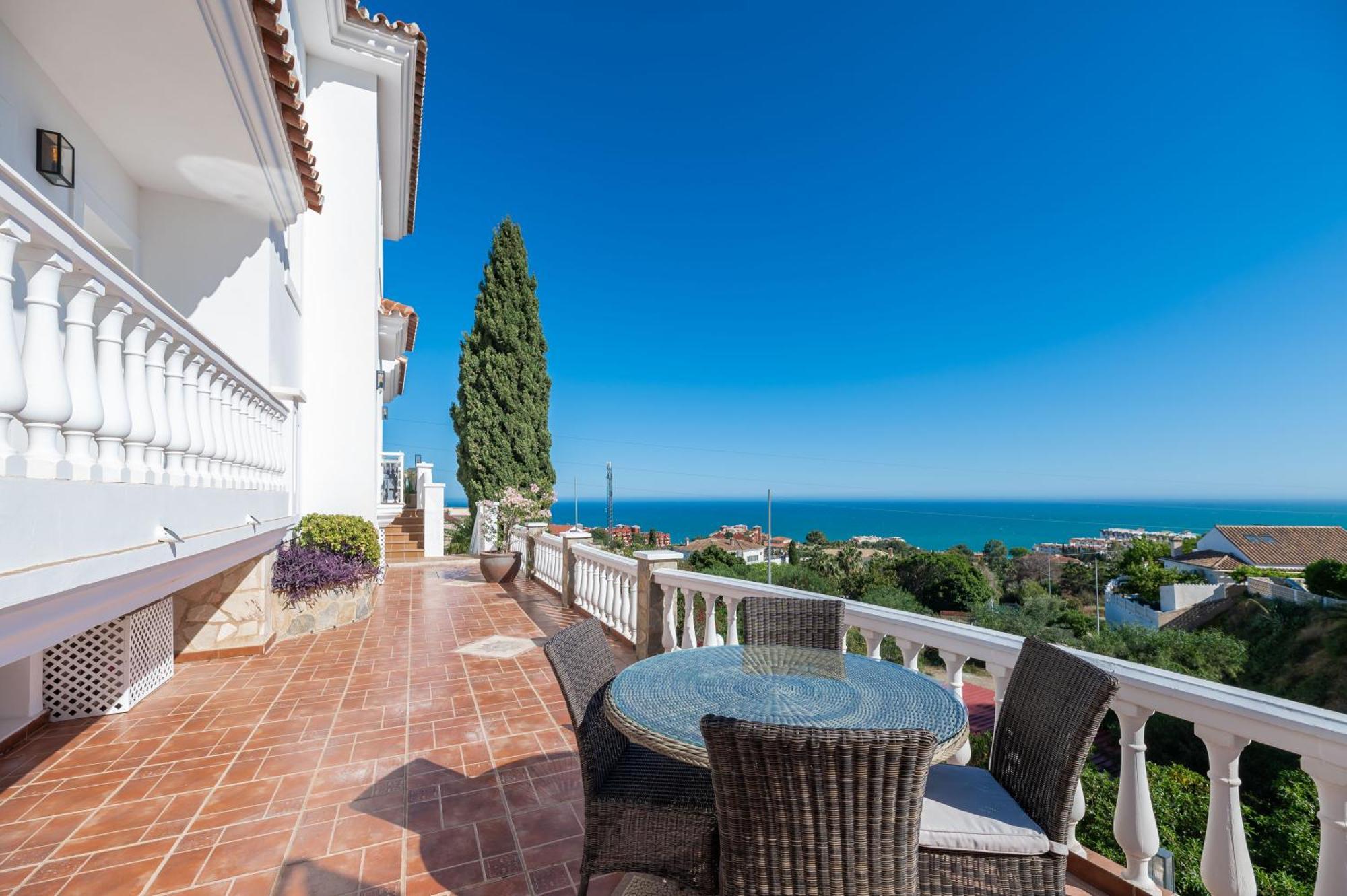 With Sea Views & Heated Pool Holiday home Benalmadena