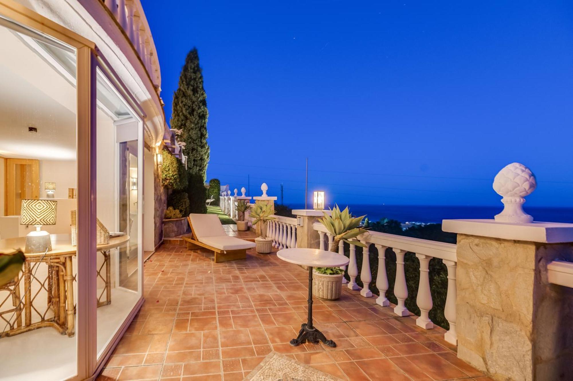 With Sea Views & Heated Pool *