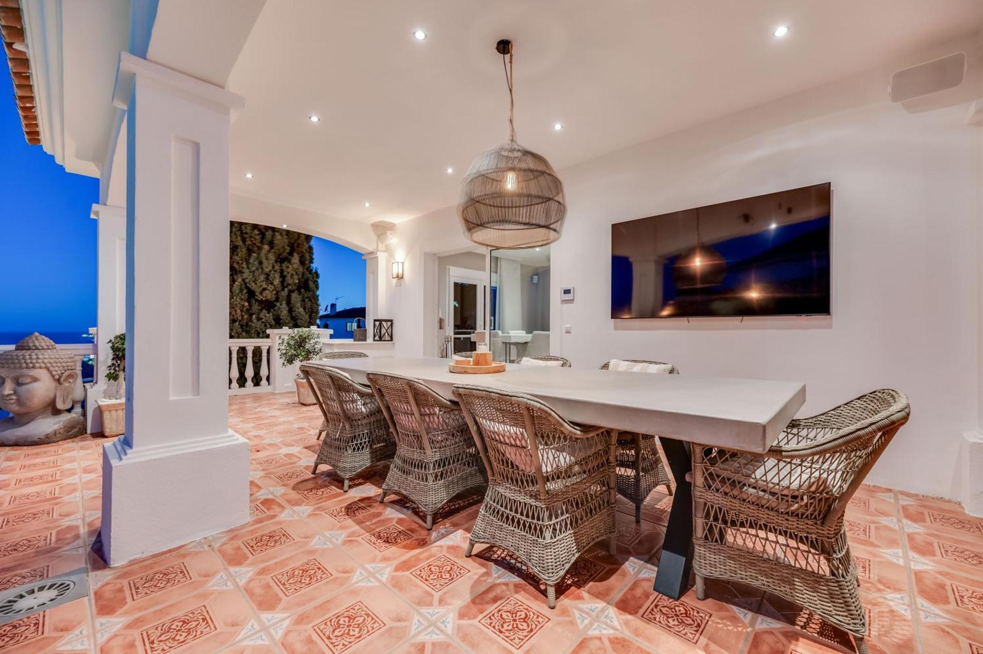 Holiday home With Sea Views & Heated Pool