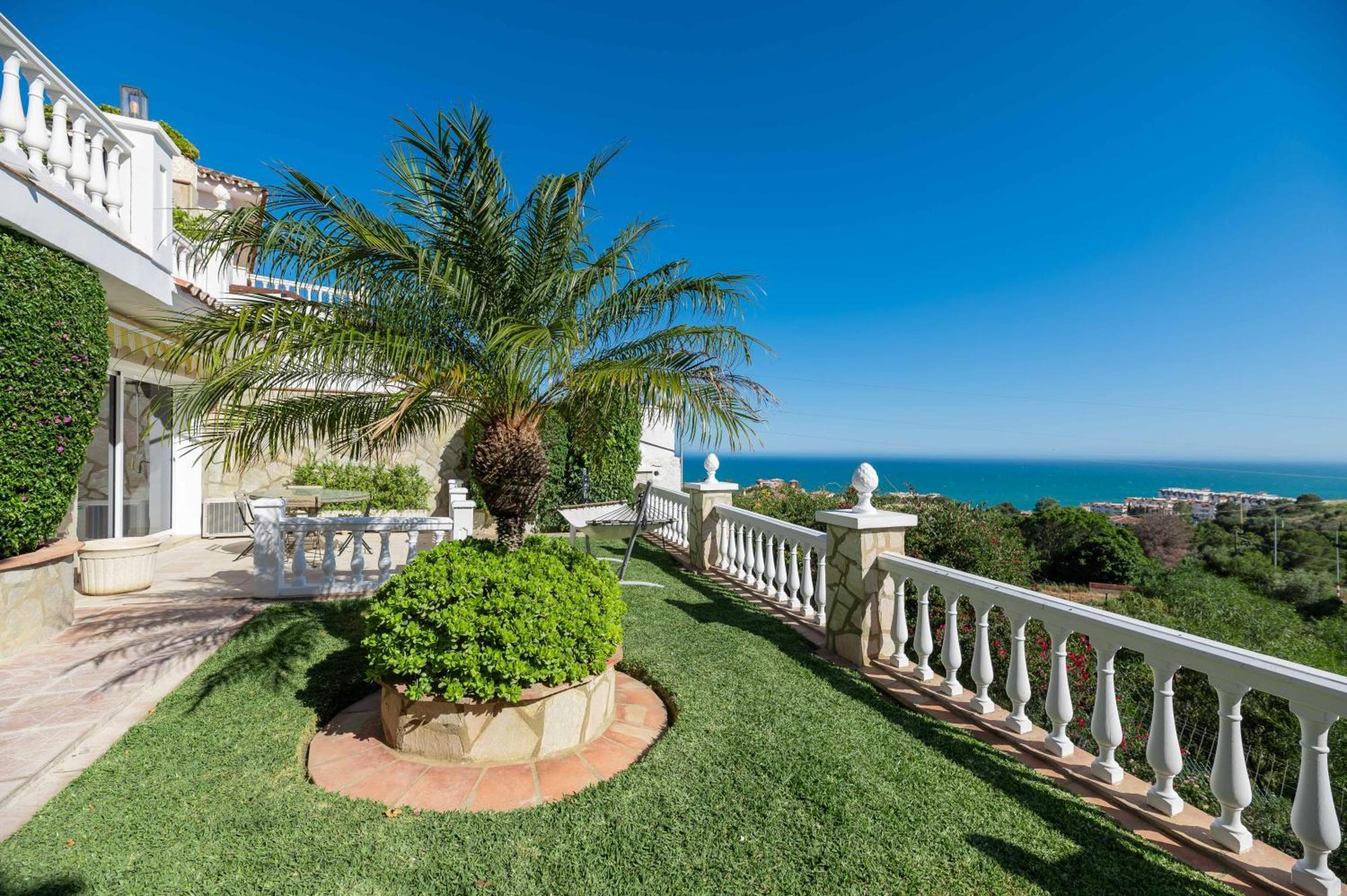 With Sea Views & Heated Pool Holiday home Benalmadena