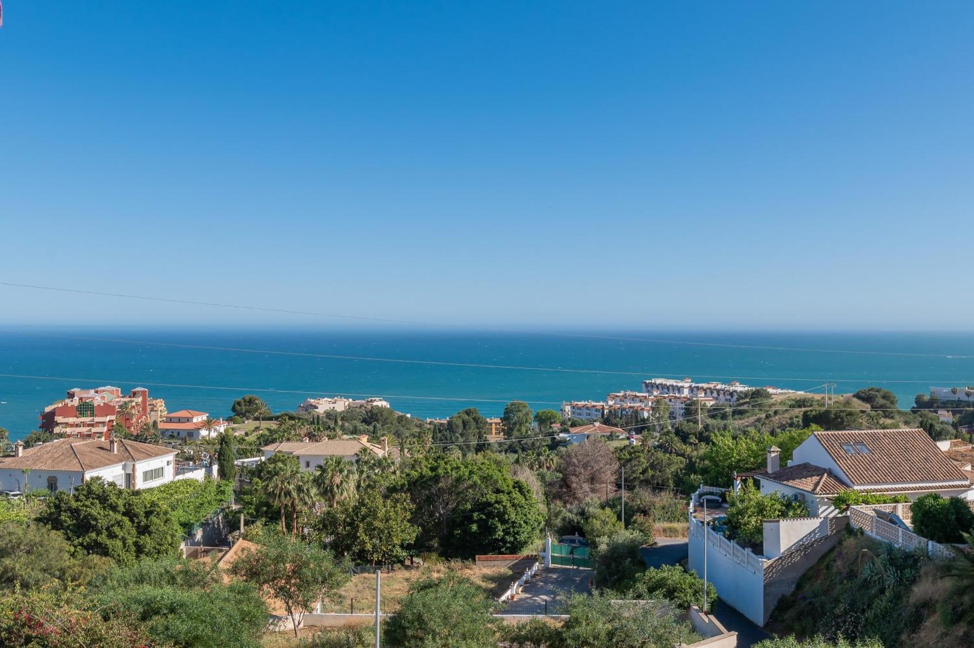 With Sea Views & Heated Pool Holiday home