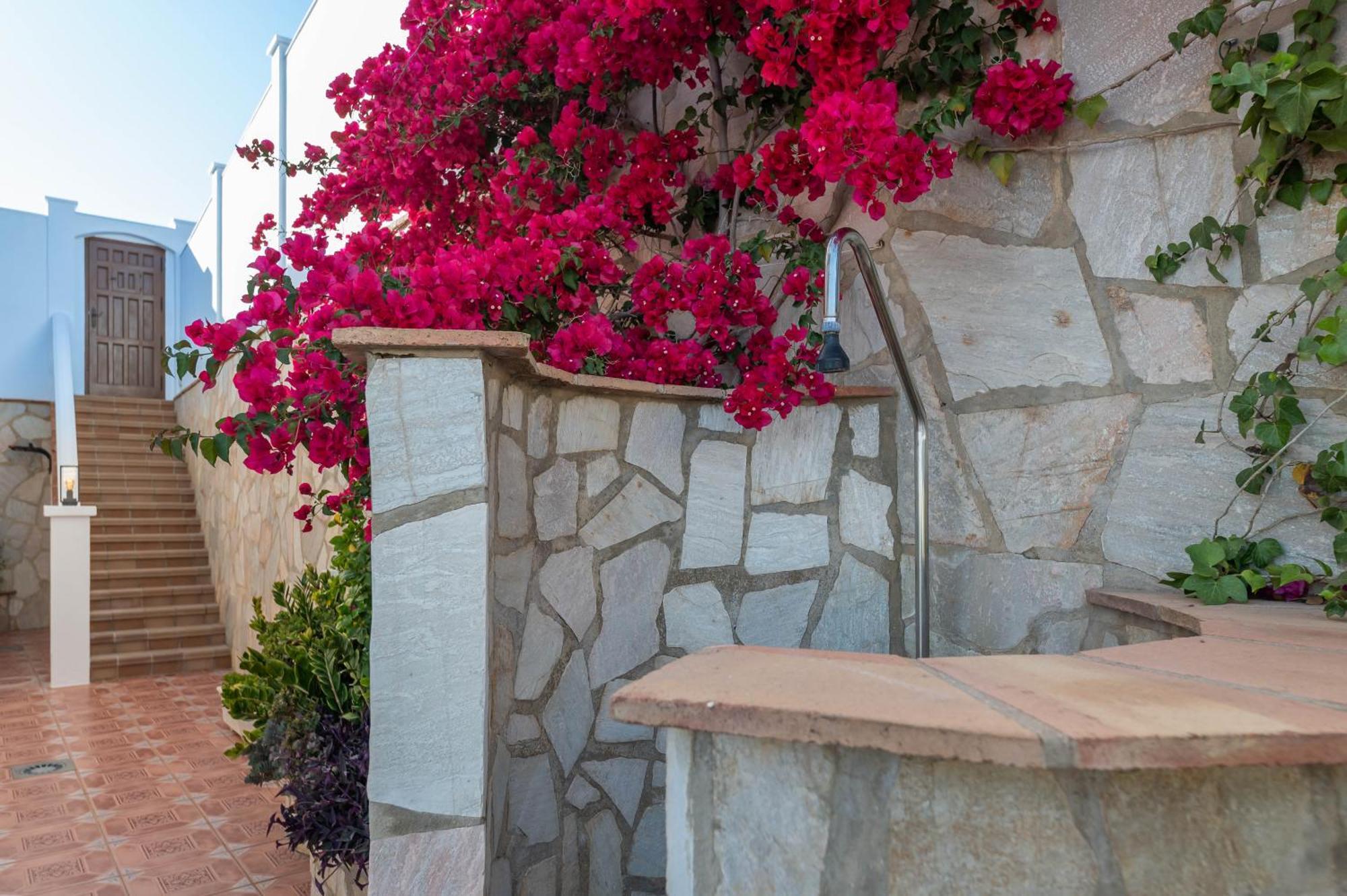 Holiday home With Sea Views & Heated Pool