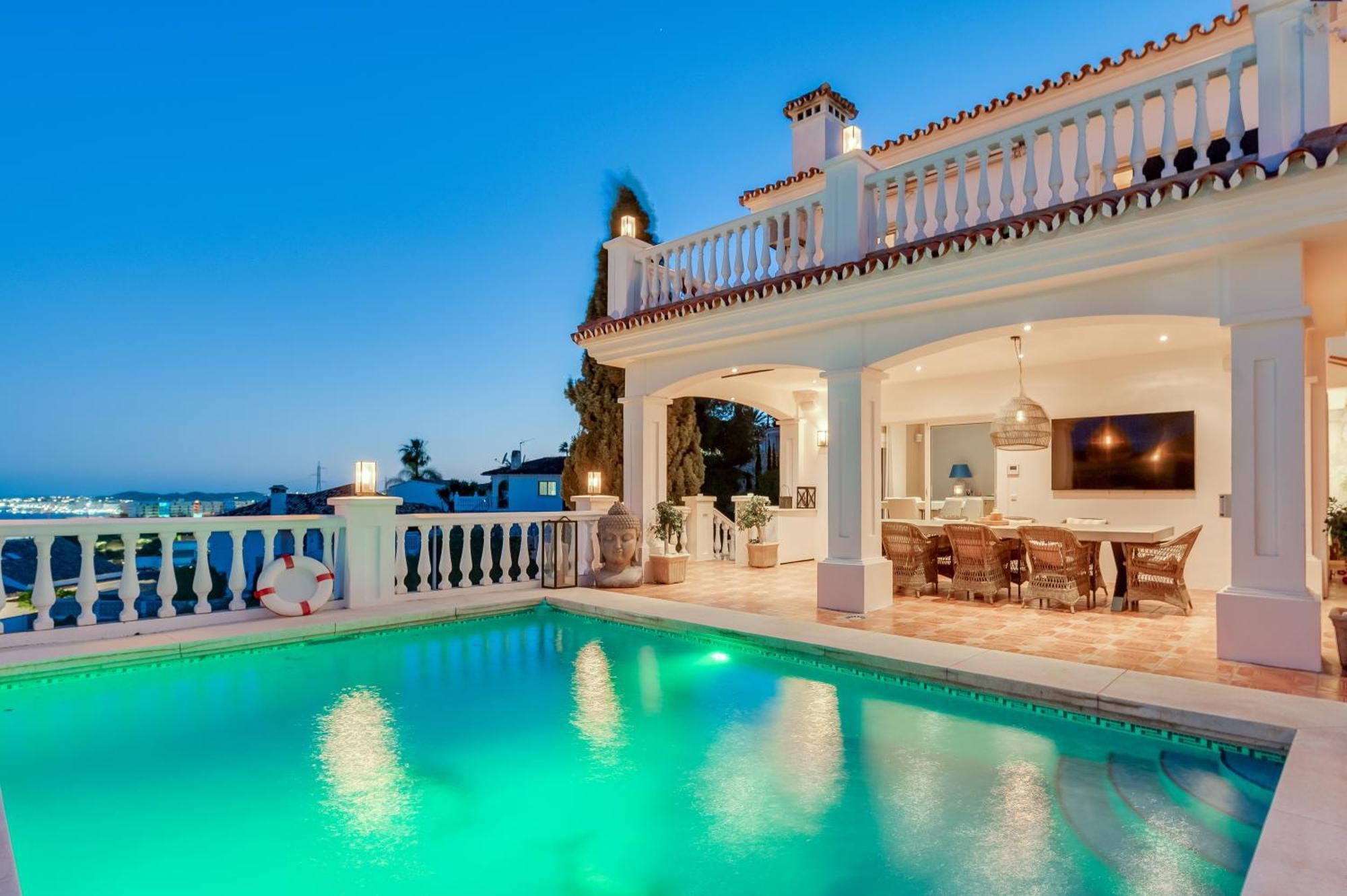 Holiday home With Sea Views & Heated Pool *