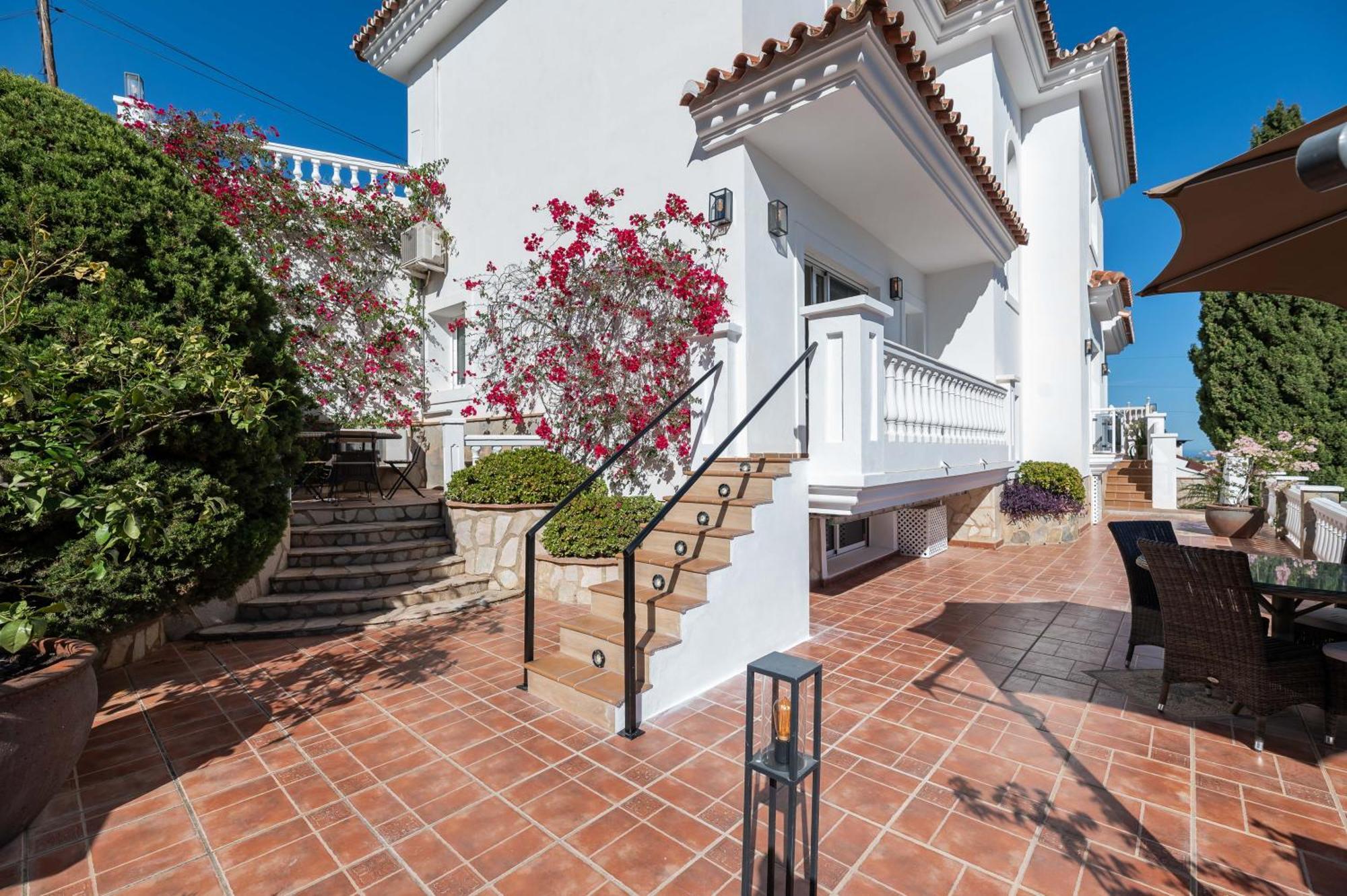With Sea Views & Heated Pool Benalmadena