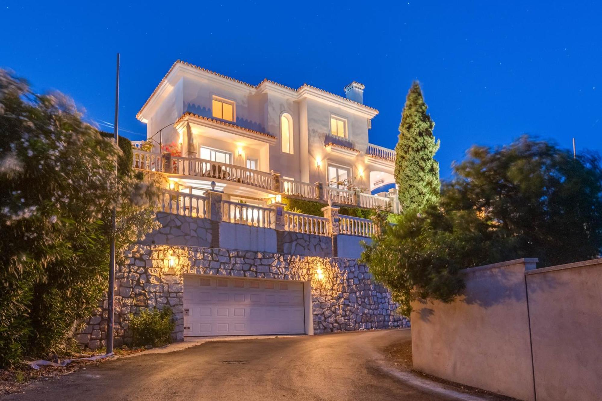 Holiday home With Sea Views & Heated Pool