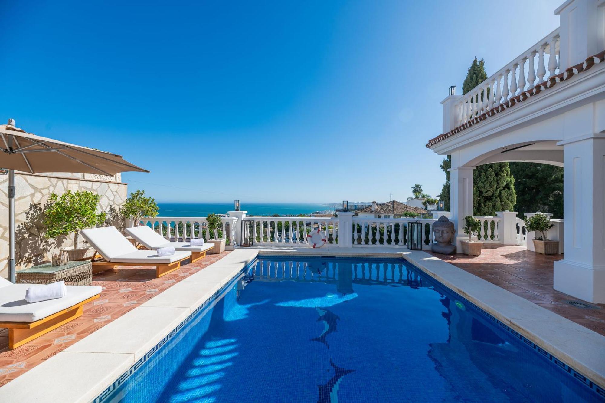 With Sea Views & Heated Pool Holiday home Benalmadena