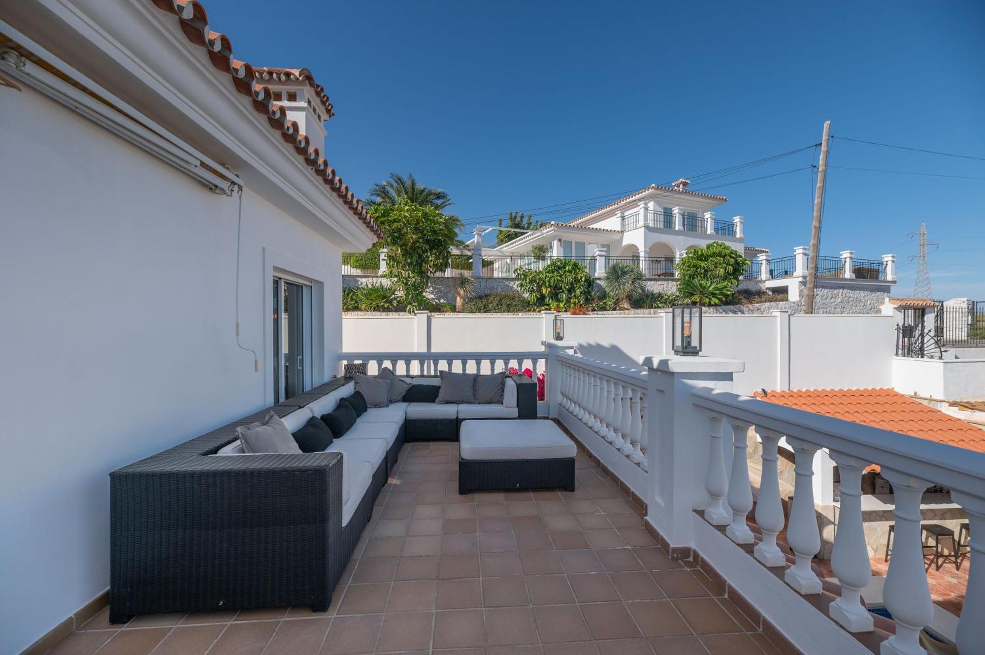 With Sea Views & Heated Pool Holiday home