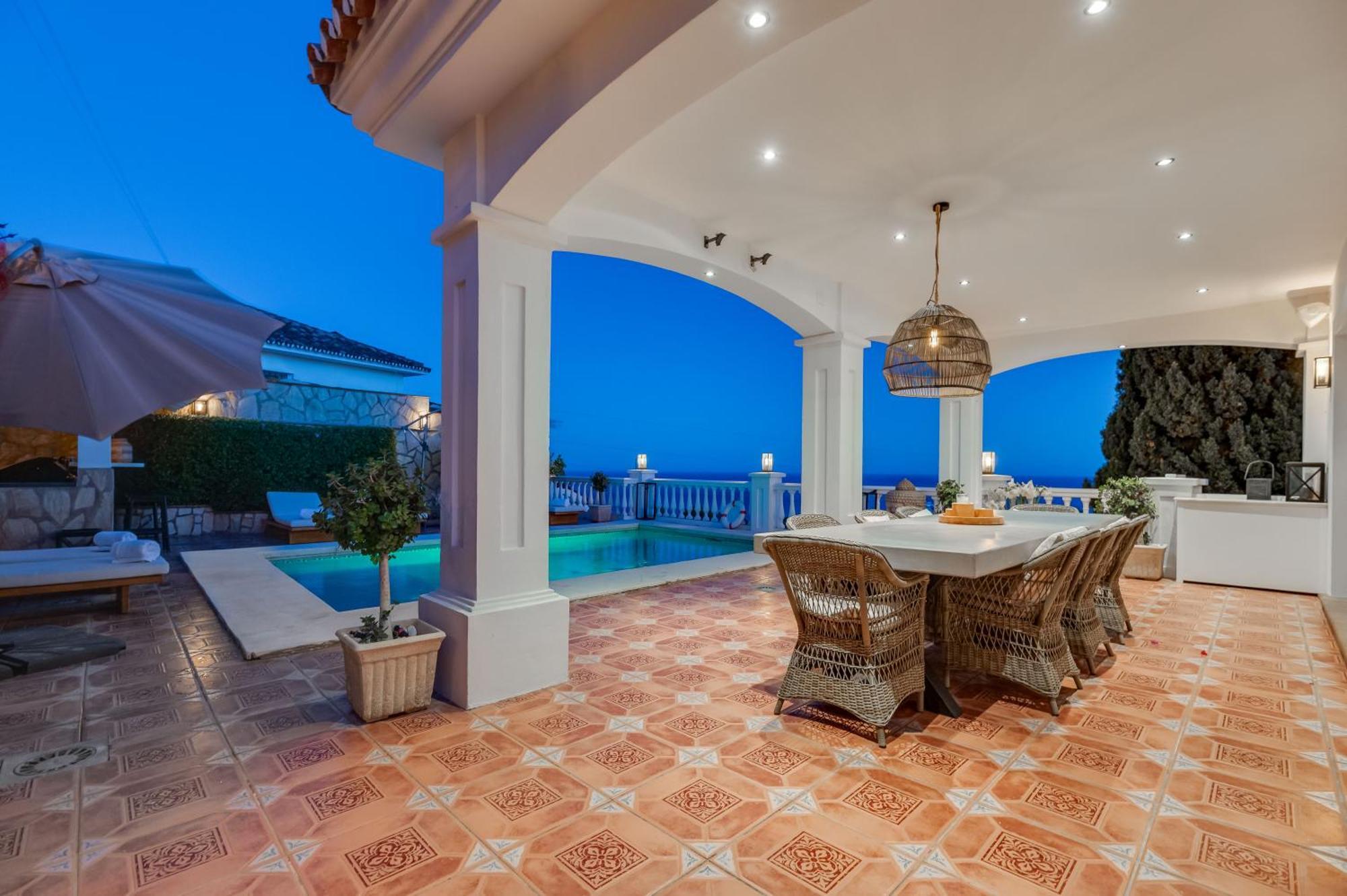 With Sea Views & Heated Pool Holiday home Benalmadena