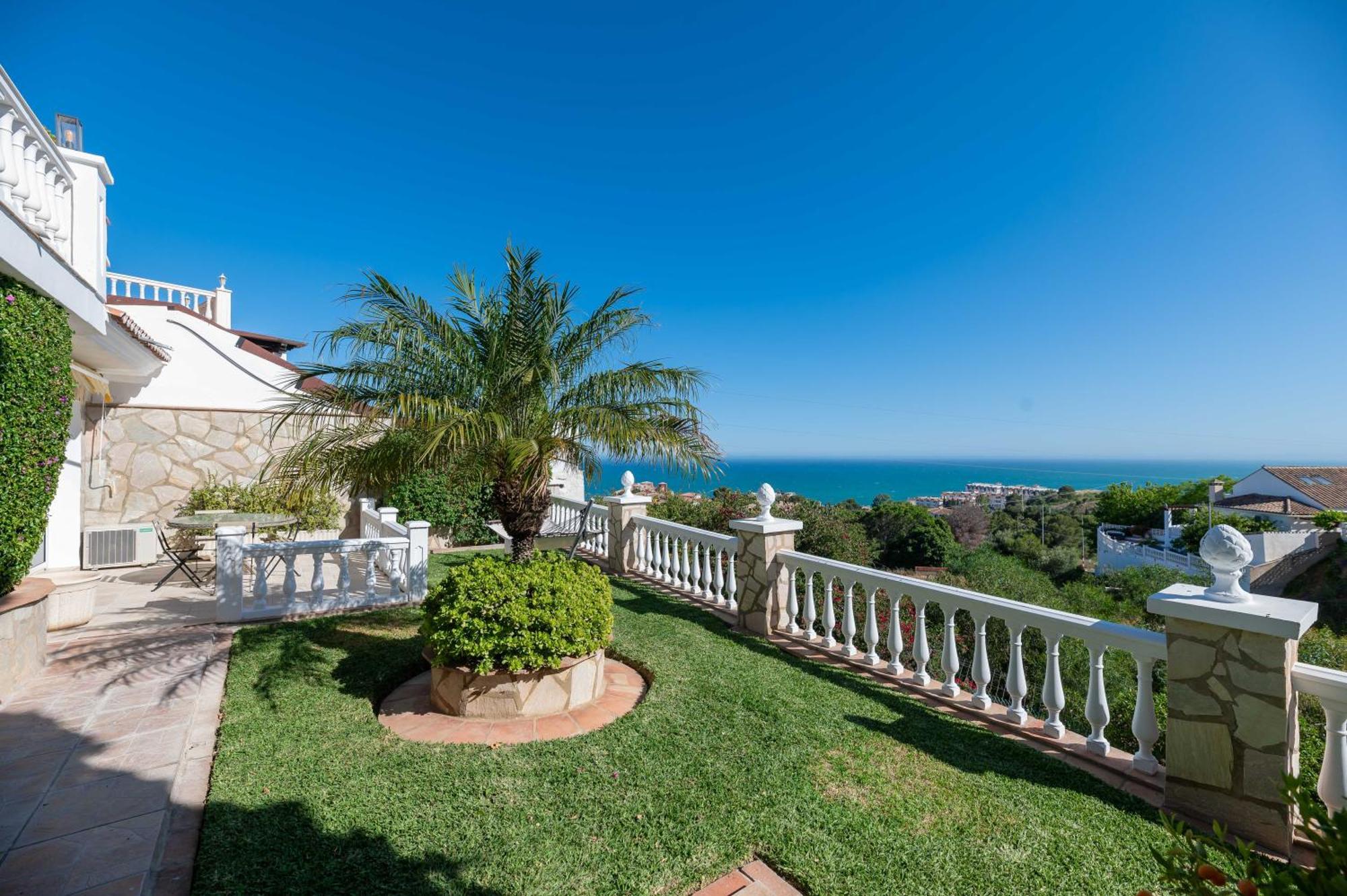 With Sea Views & Heated Pool Holiday home