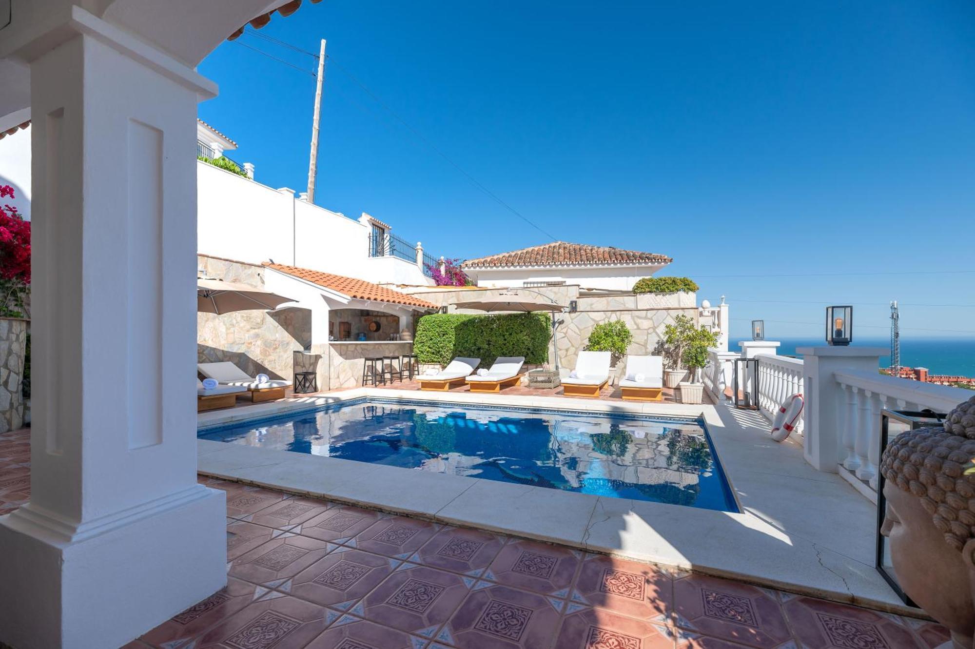 Holiday home With Sea Views & Heated Pool *