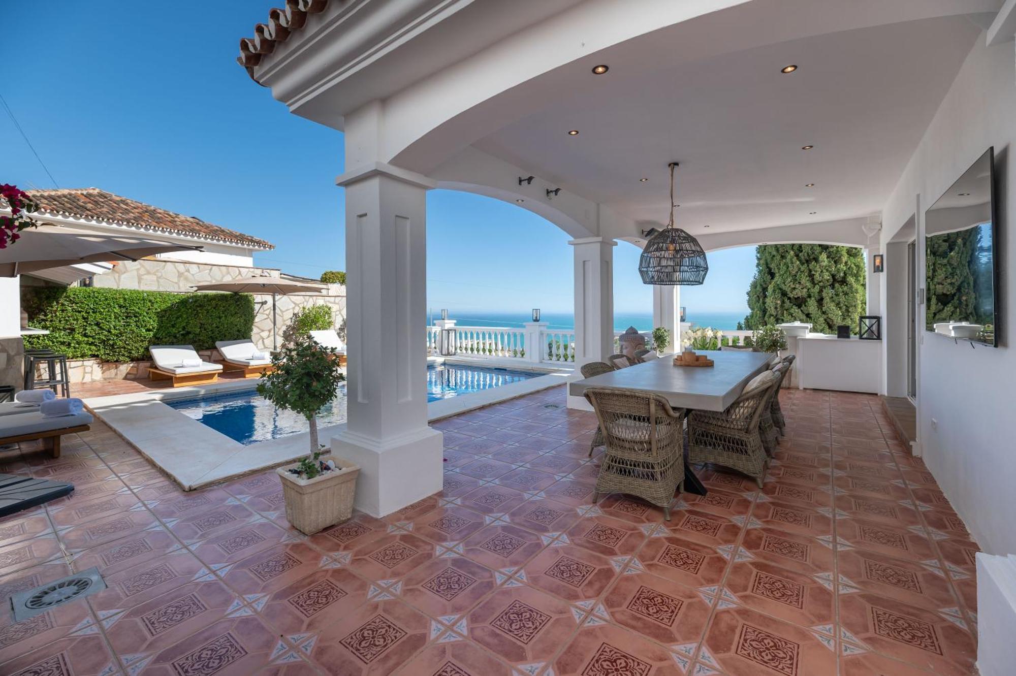 Holiday home With Sea Views & Heated Pool *