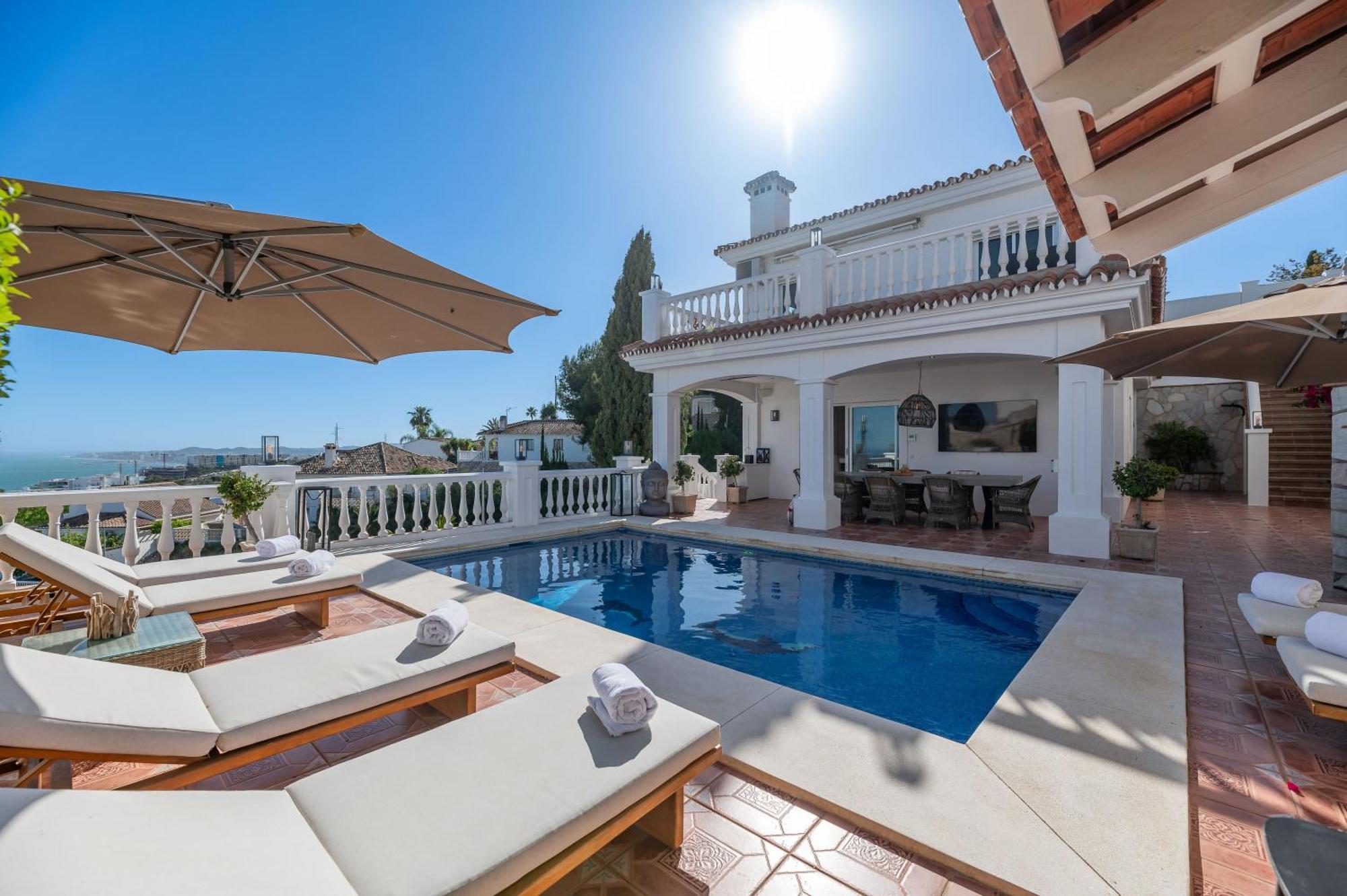 With Sea Views & Heated Pool Holiday home