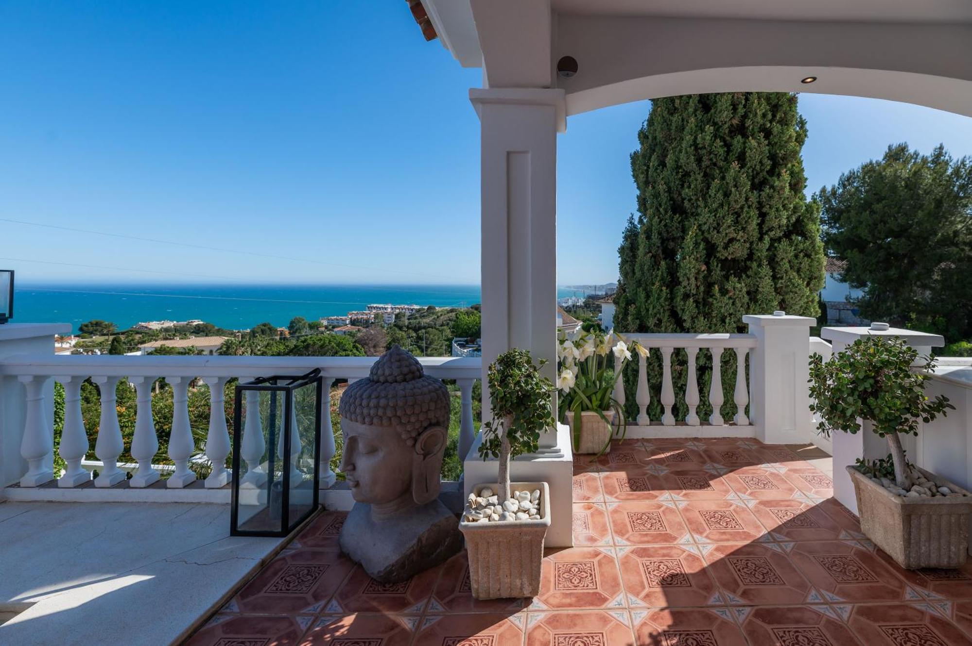 Holiday home With Sea Views & Heated Pool *