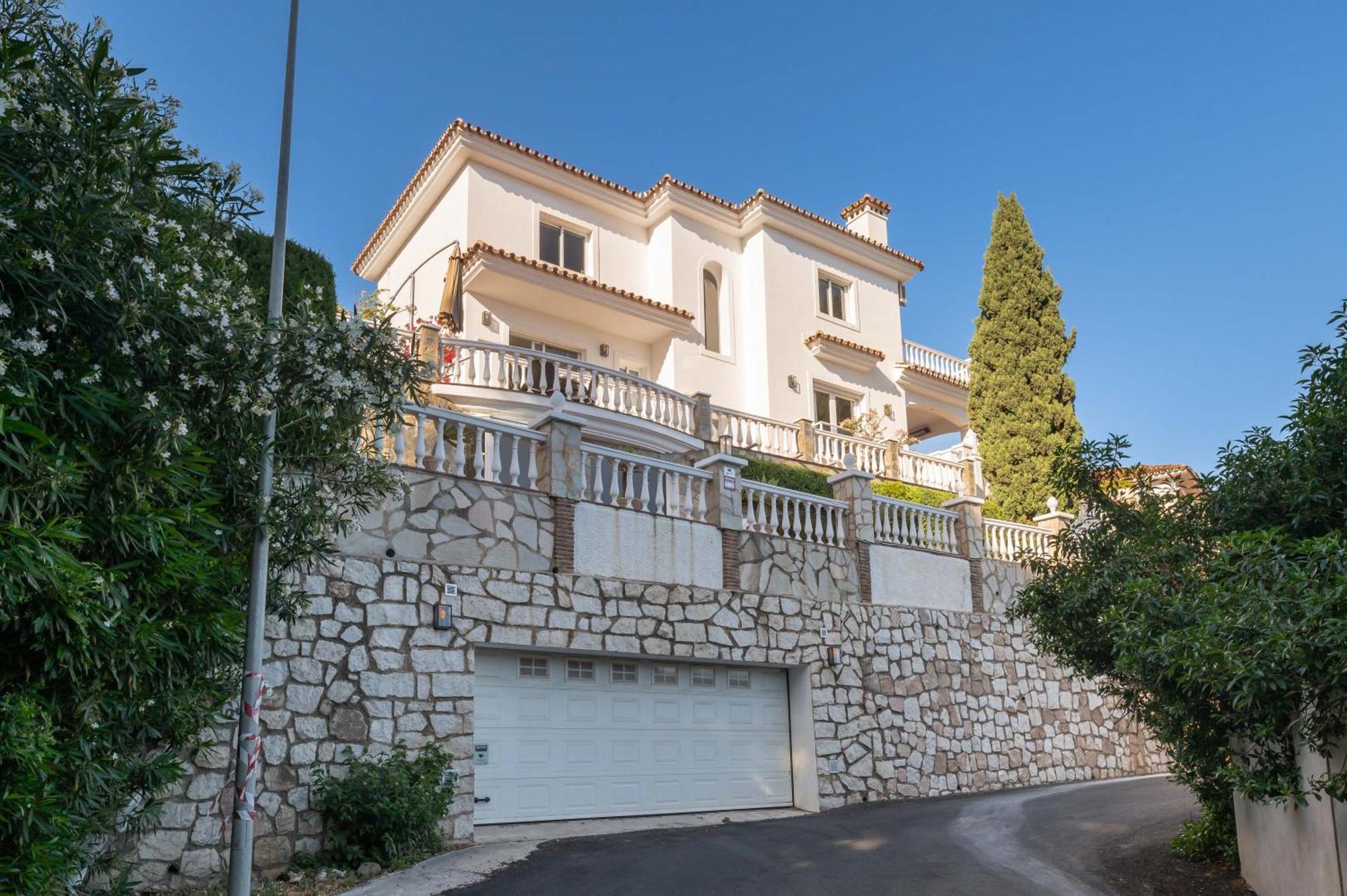 With Sea Views & Heated Pool Benalmadena