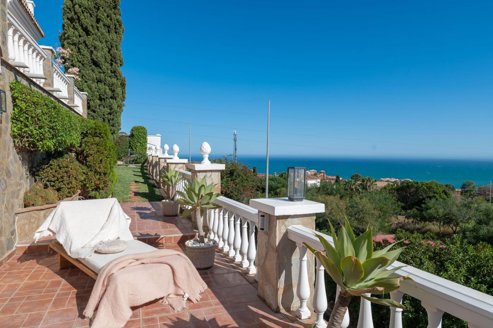 With Sea Views & Heated Pool Holiday home